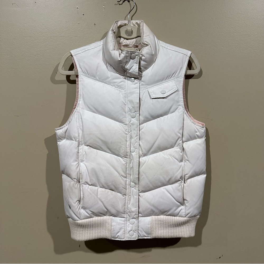 Gap vest 
Size medium 
Filler: 75% down
Gap puffer vest 
Winter vest